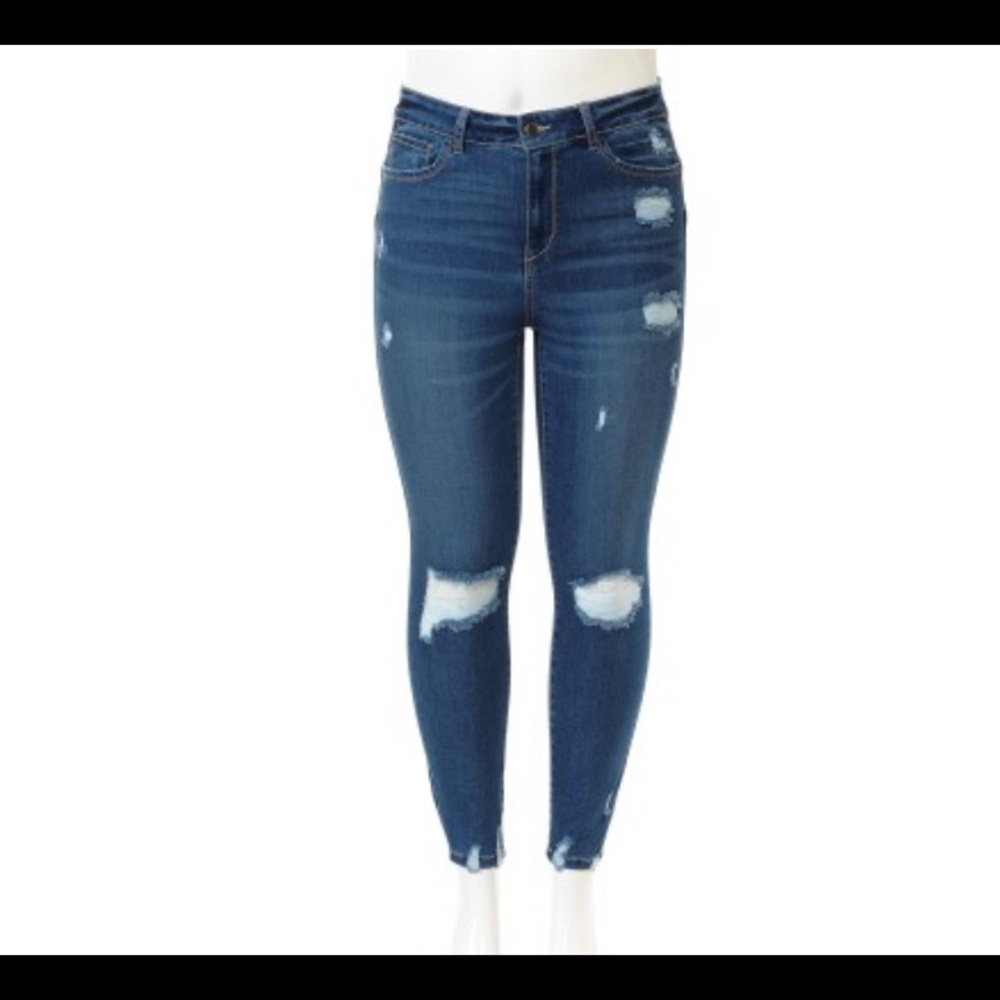 Butt lifting Distressed jeggings. Medium wash
